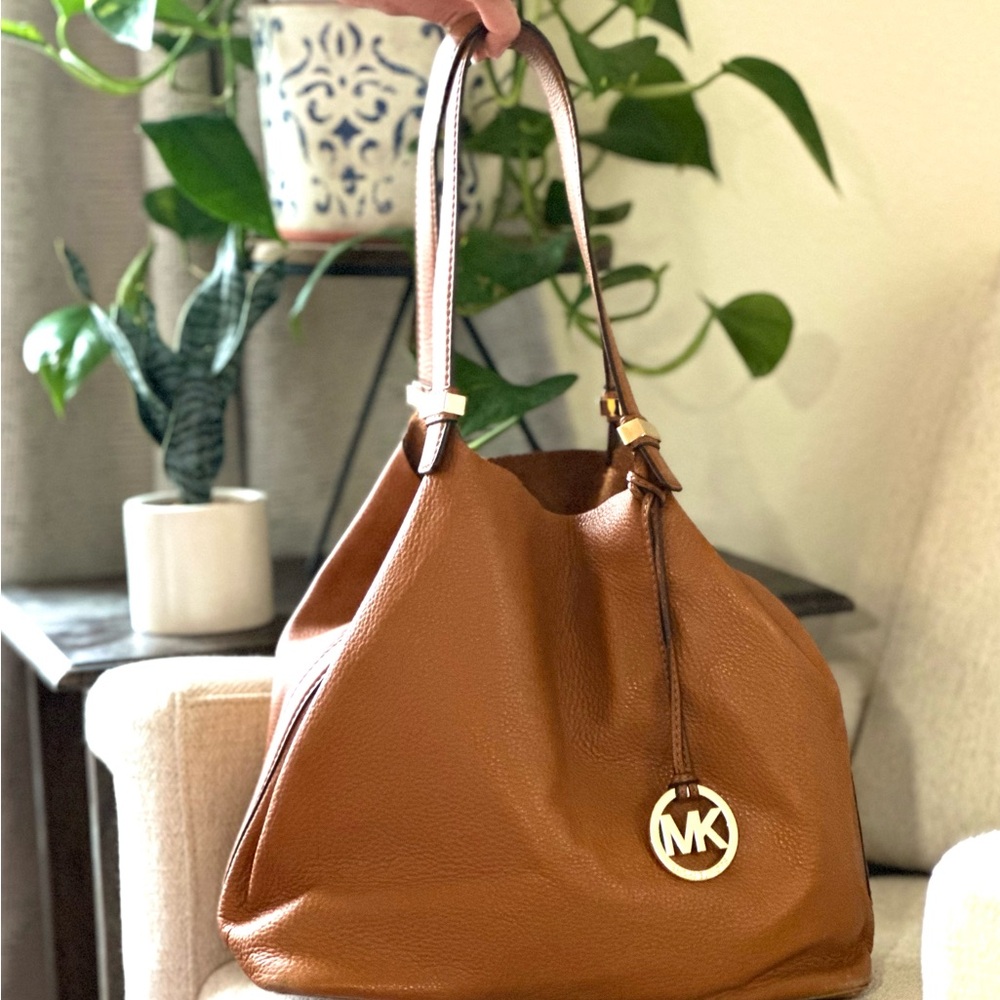 MICHAEL Michael Kors Tan Shoulder Bag with Gold Hardware and Slouchy Hobo Style